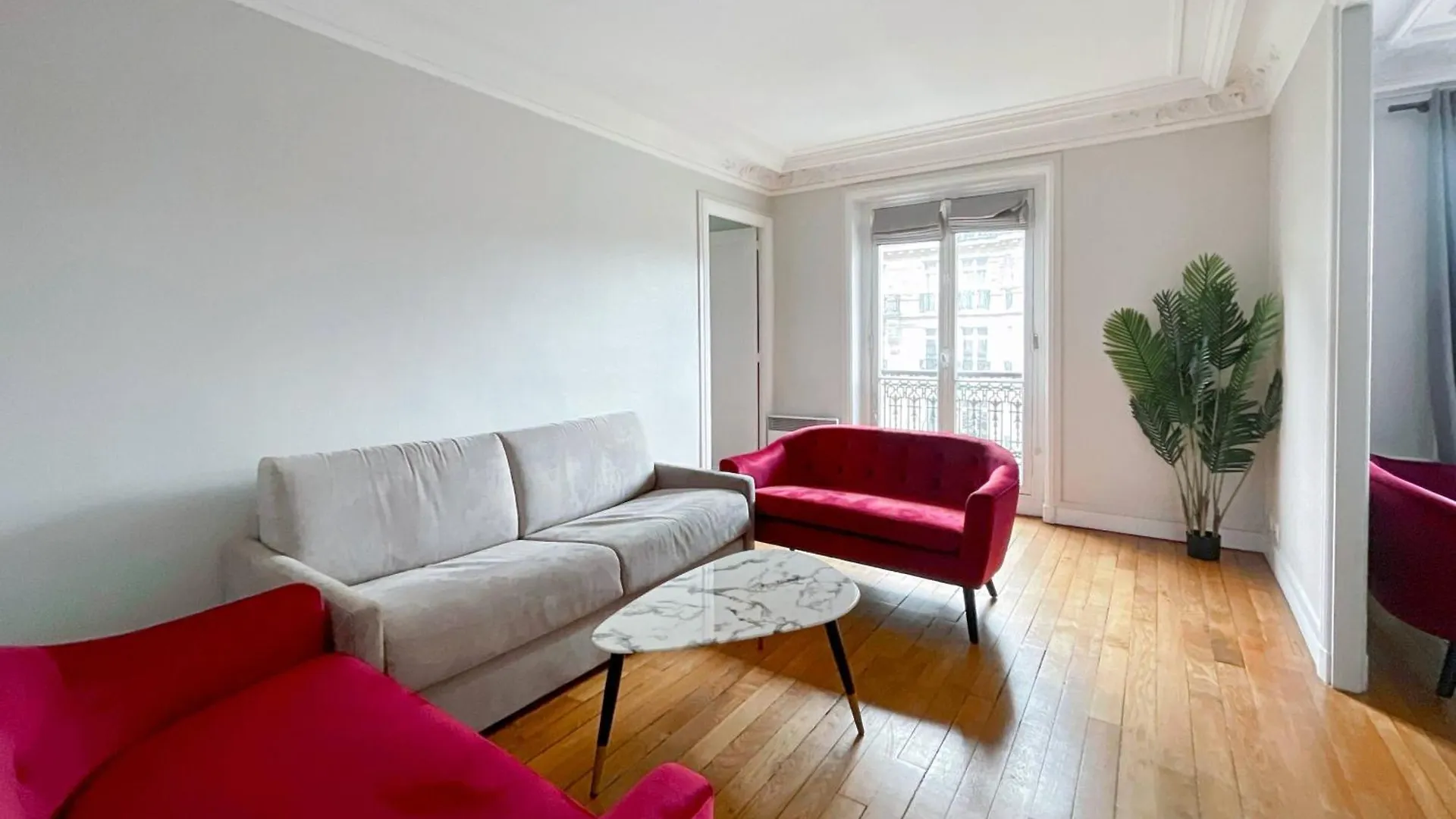 Luxury Flat & Eiffel Tower View Homestay *