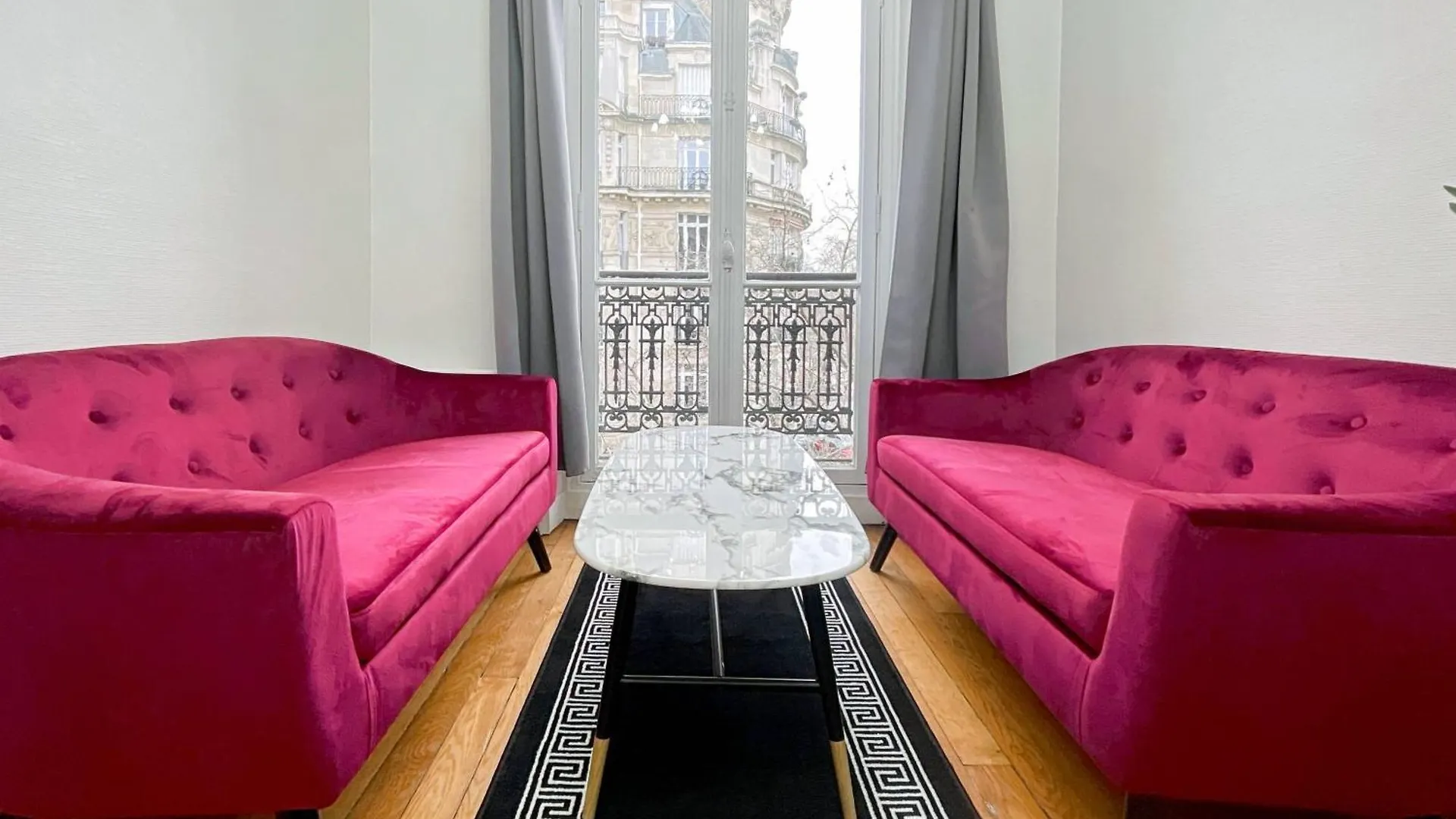 Homestay Luxury Flat & Eiffel Tower View
